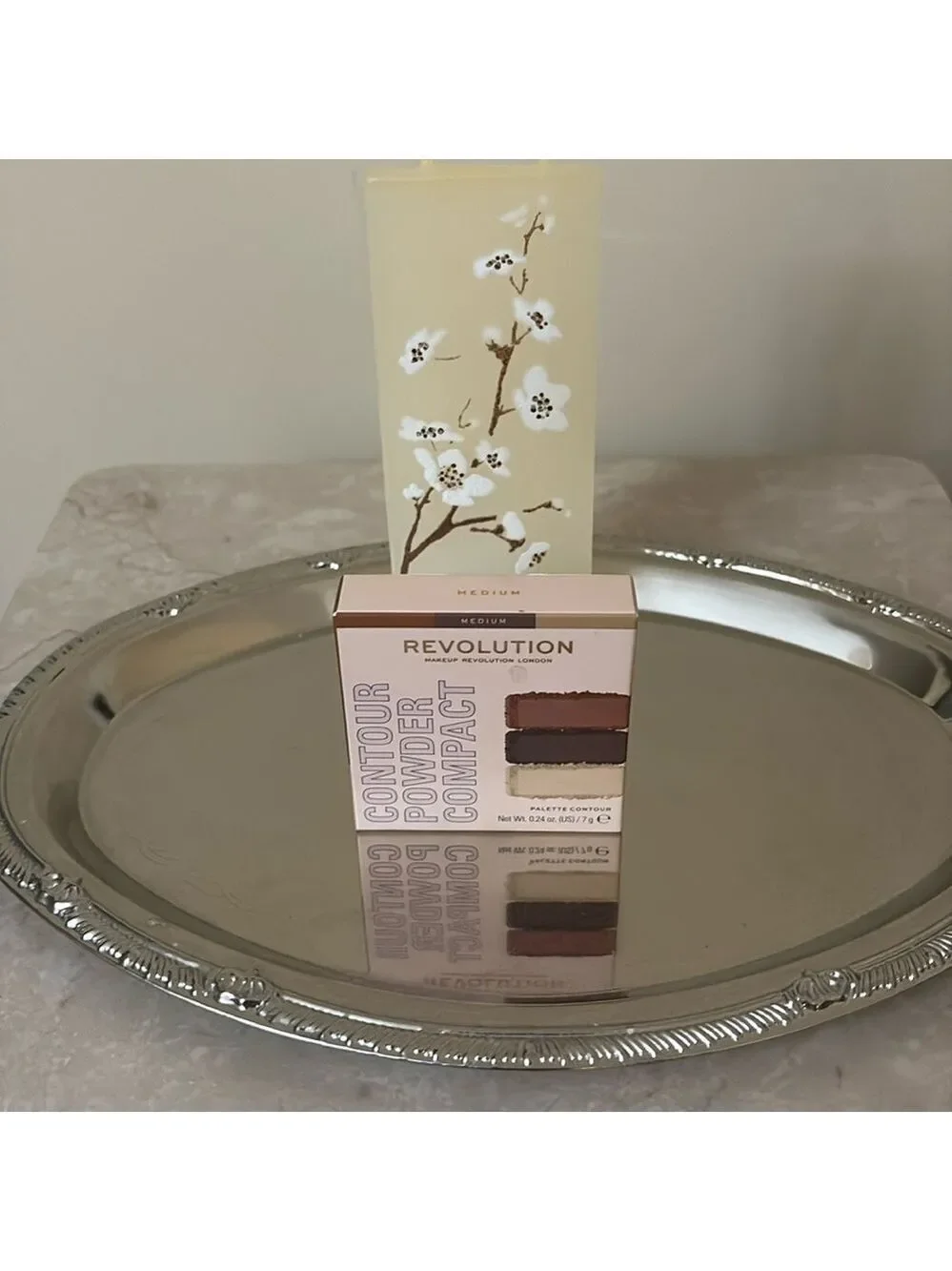 Revolution Contour Powder Compact in Medium NIB